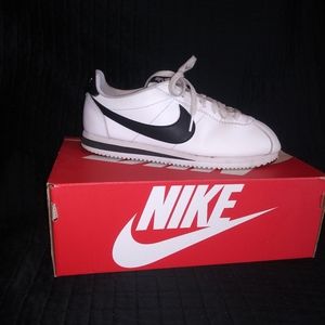 Size 10 womens nike cortez